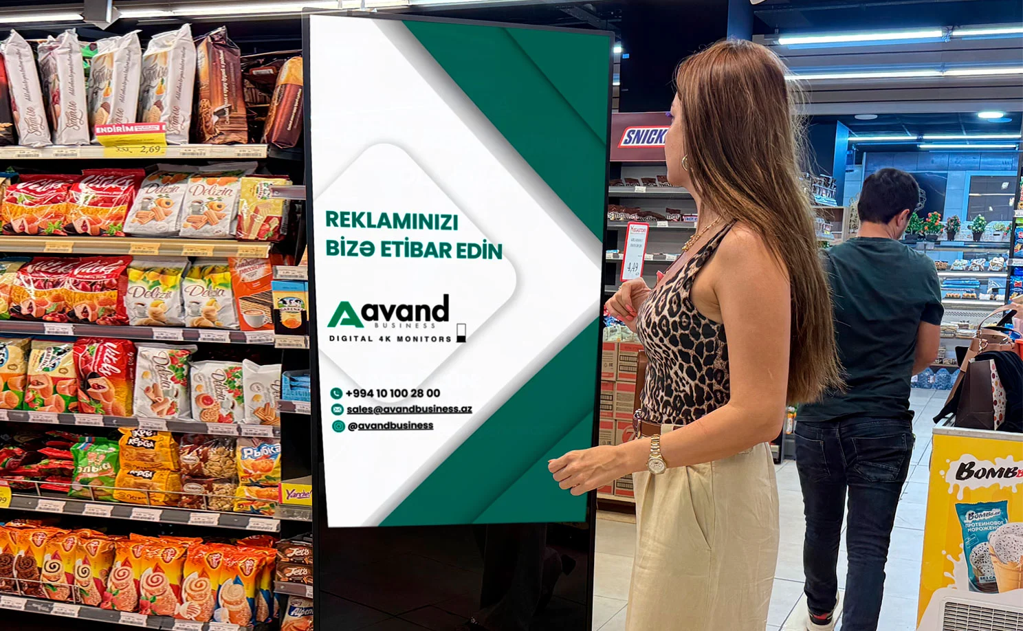 Reklam videoları göstərən ekran